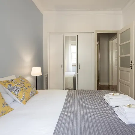 Junto A Fonte Luminosa Daire *