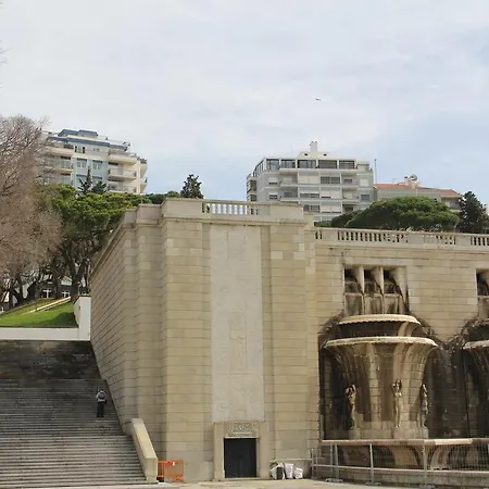 Junto A Fonte Luminosa Daire Lisboa